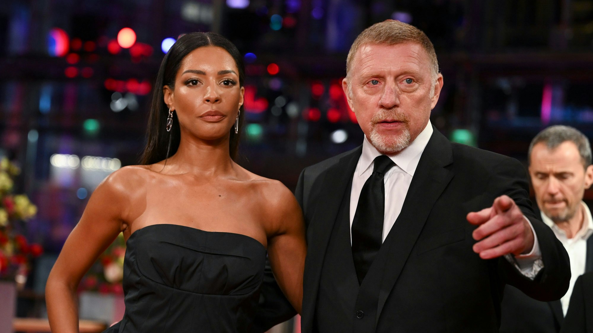 Boris Becker und seine Partnerin Lilian de Carvalho Monteiro auf dem Roten Teppich.