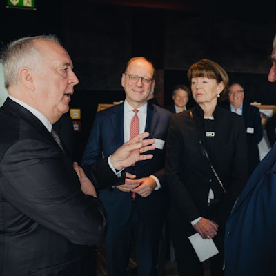 Die Arbeitgeberverbände auf Landesebene und in Köln warnen bei ihren traditionellen Aschermittwochs-Veranstaltungen vor Extremismus und Fremdenfeindlichkeit.