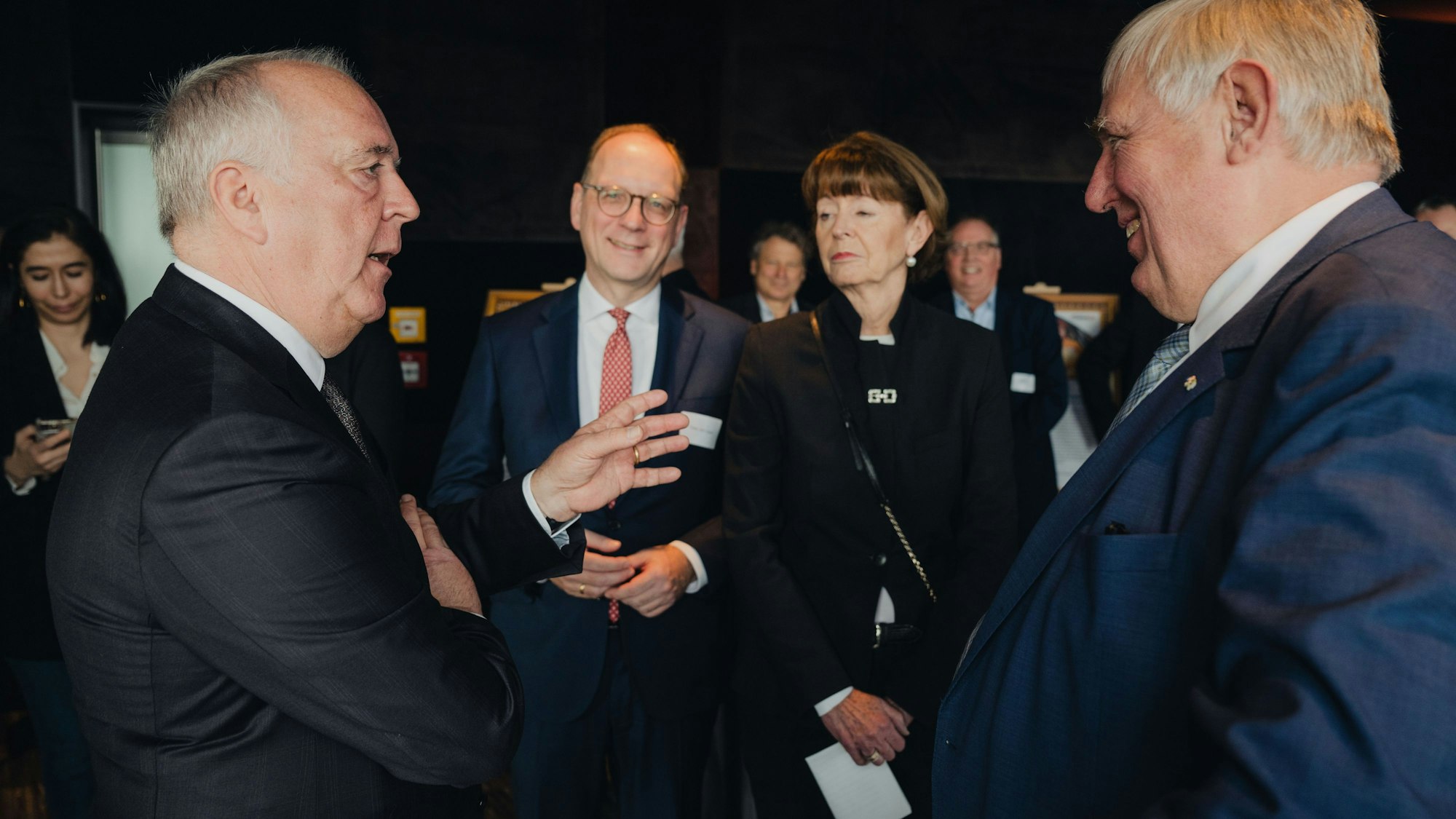 Die Arbeitgeberverbände auf Landesebene und in Köln warnen bei ihren traditionellen Aschermittwochs-Veranstaltungen vor Extremismus und Fremdenfeindlichkeit.