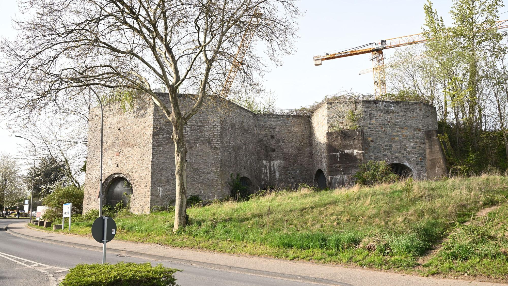 Restaurierter Kalkofen an der Johann-Wilhelm-Lindlar-Straße in Bergisch Gladbach.