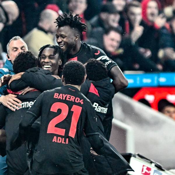 Die Mannschaft von Bayer 04 Leverkusen jubelt nach dem Tor zum 3:0gegen den FC Bayern München in der BayArena.