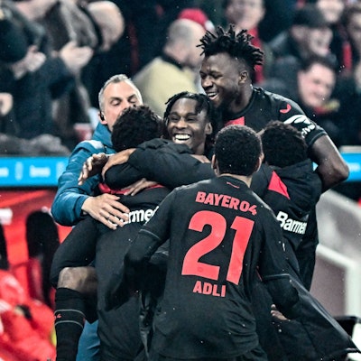 Die Mannschaft von Bayer 04 Leverkusen jubelt nach dem Tor zum 3:0gegen den FC Bayern München in der BayArena.