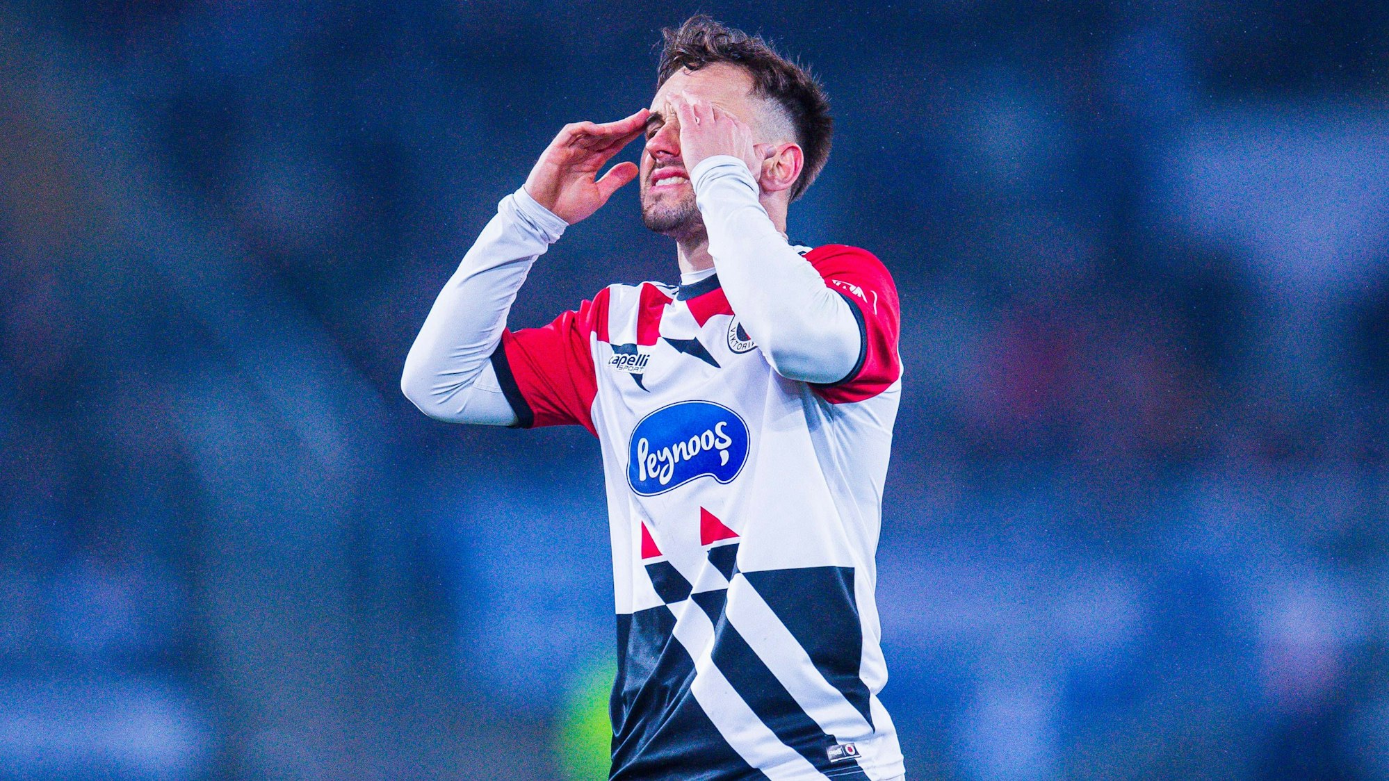 03.02.2024 - Fußball, 2023/2024, 3. Liga, 24. Spieltag, DSC Arminia Bielefeld - FC Viktoria Köln 1904: Simon Handle Köln DFB REGULATIONS PROHIBIT ANY USE OF PHOTOGRAPHS AS IMAGE SEQUENCES AND/OR QUASI-VIDEO. *** 03 02 2024 Soccer, 2023 2024, 3 Liga, 24 Matchday, DSC Arminia Bielefeld FC Viktoria Köln 1904 Simon Handle Köln DFB REGULATIONS PROHIBIT ANY USE OF PHOTOGRAPHS AS IMAGE SEQUENCES AND OR QUASI VIDEO