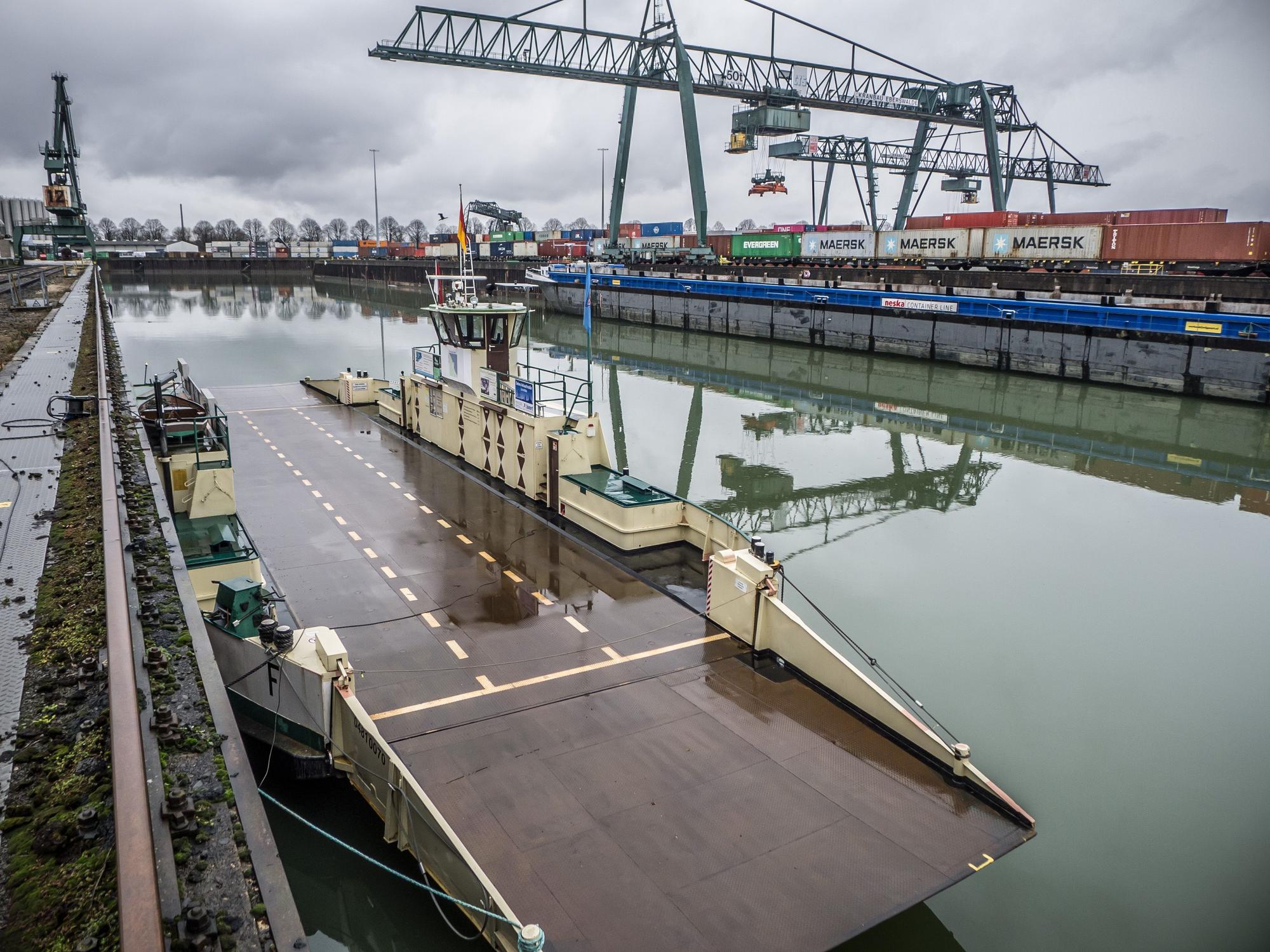 Die Hitdorfer Fähre Fritz Middelanis im Hafen in Köln-Niehl. Foto: Ralf Krieger