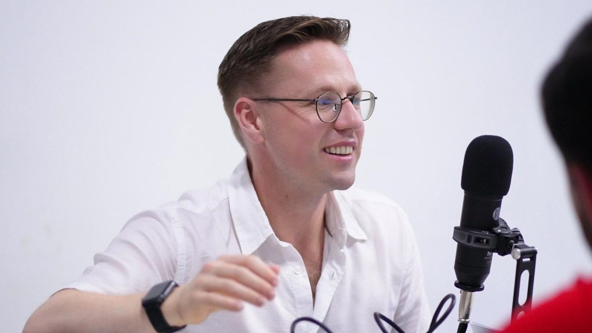 Thomas Derksen aus Marienheide am Podcast-Mikrofon.