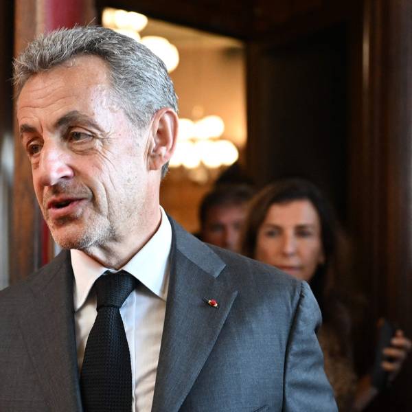 Nicolas Sarkozy, ehemaliger Präsident von Frankreich, verlässt das Gerichtsgebäude.