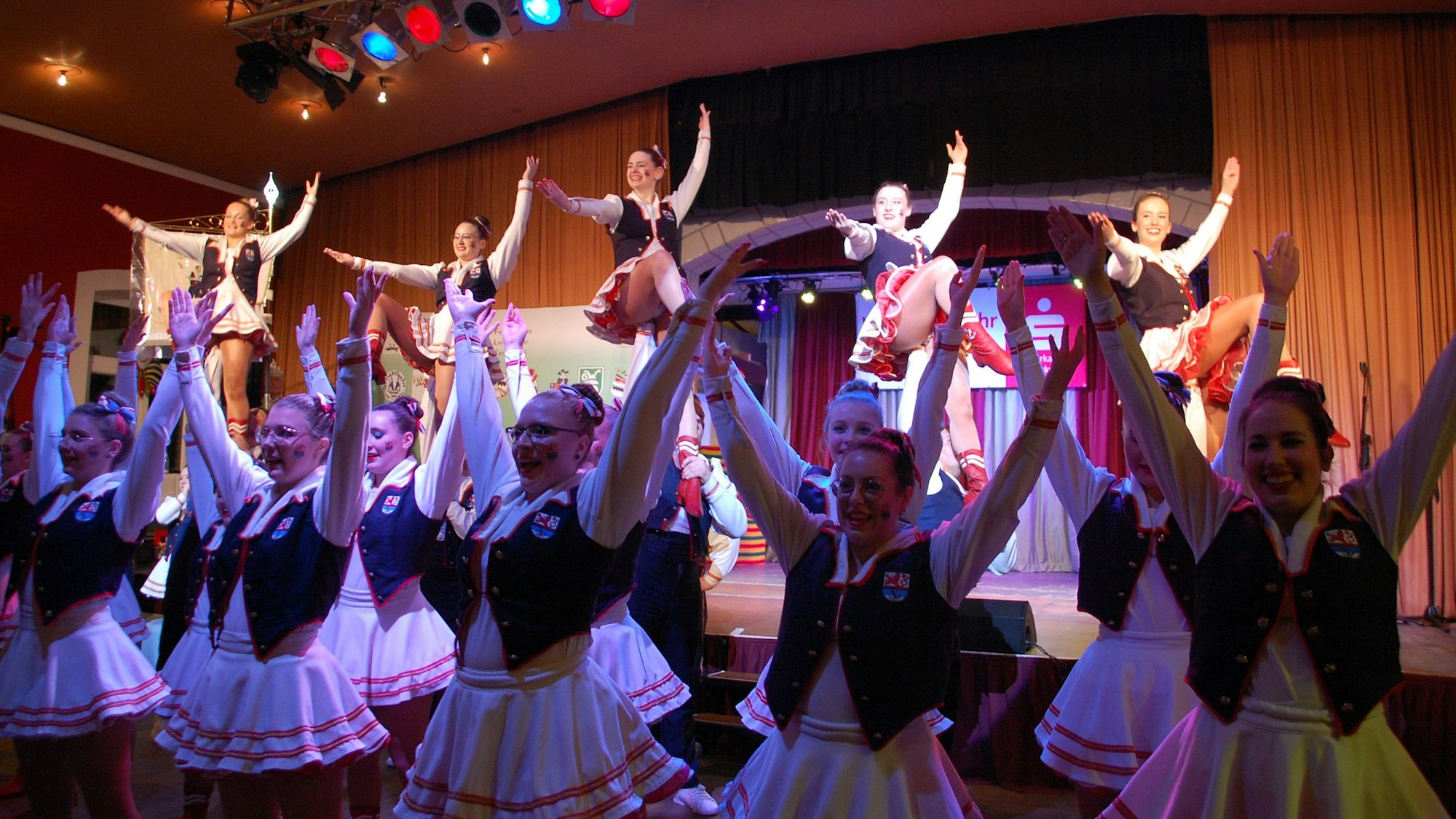 Ein letztes Mal für diese Session tritt die Rheinflotte auf.