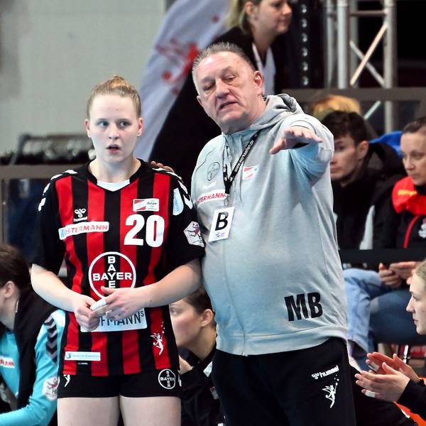 21.01.2024,Handball-Bayer Leverkusen-Metzingen
links: Pia Terfloth (Bayer)
rechts: TR: Michael Biegler (Bayer)
Foto: Uli Herhaus