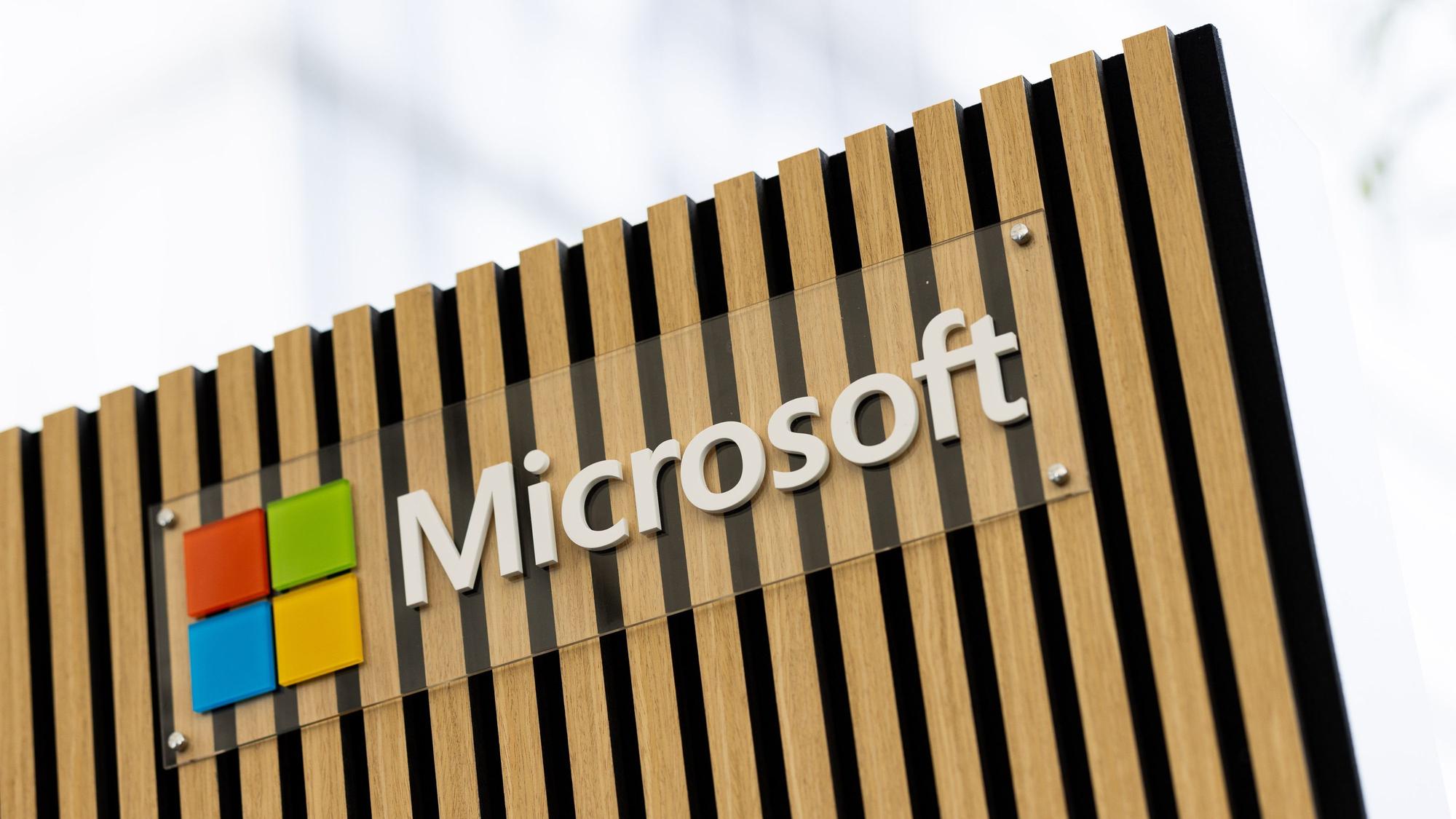 Das Logo von Microsoft beim Internetkongress Digital X im Media Park.