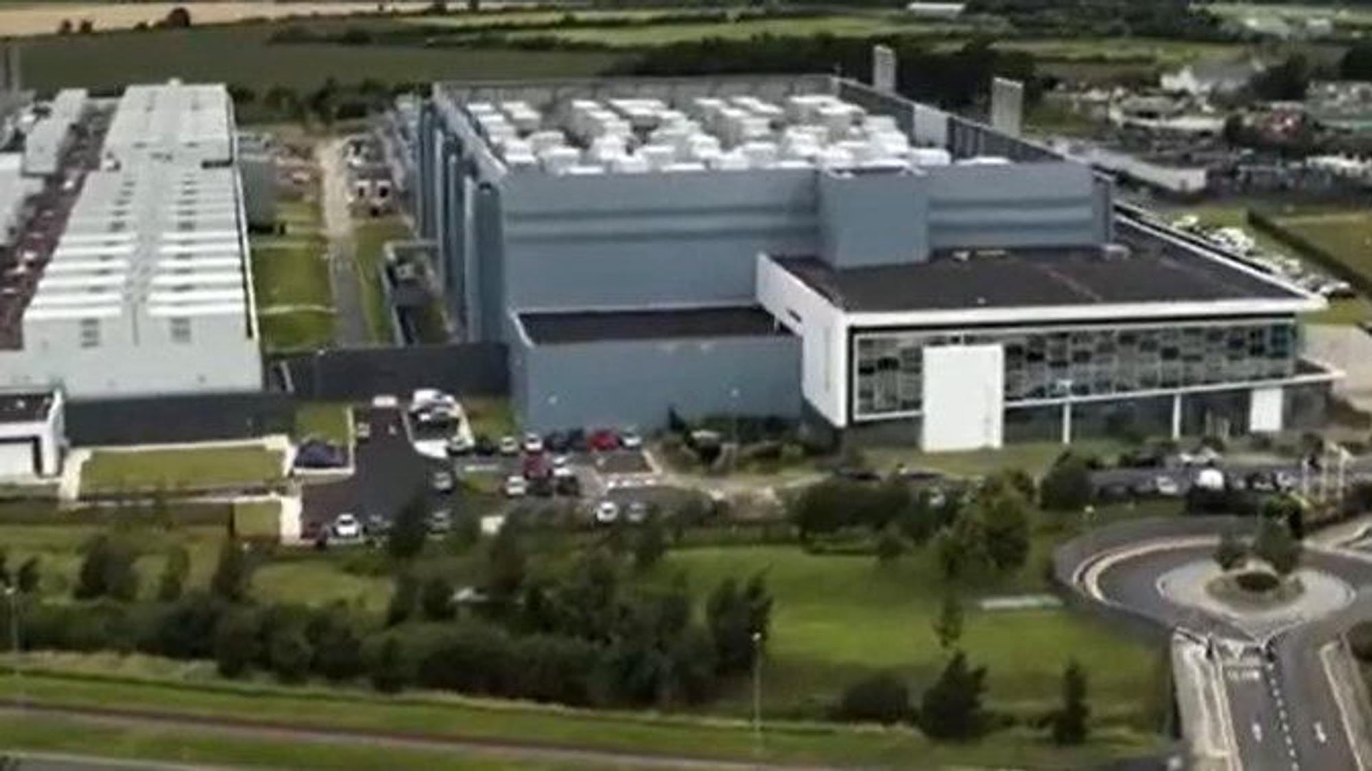 Auf dem Foto ist ein Microsoft-HyperScaler-Datacenter zu sehen. So oder ähnlich werden sie in Bergheim oder Bedburg gebaut werden.