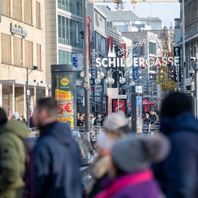 Volle Einkaufsstraße