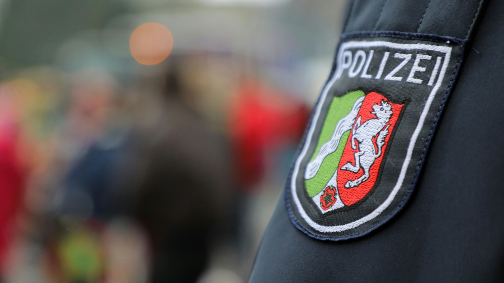 157 Fahrzeuge und 173 Personen im gesamten Kreis hat die Polizei Rhein-Berg am Donnerstag kontrolliert. (Symbolbild)