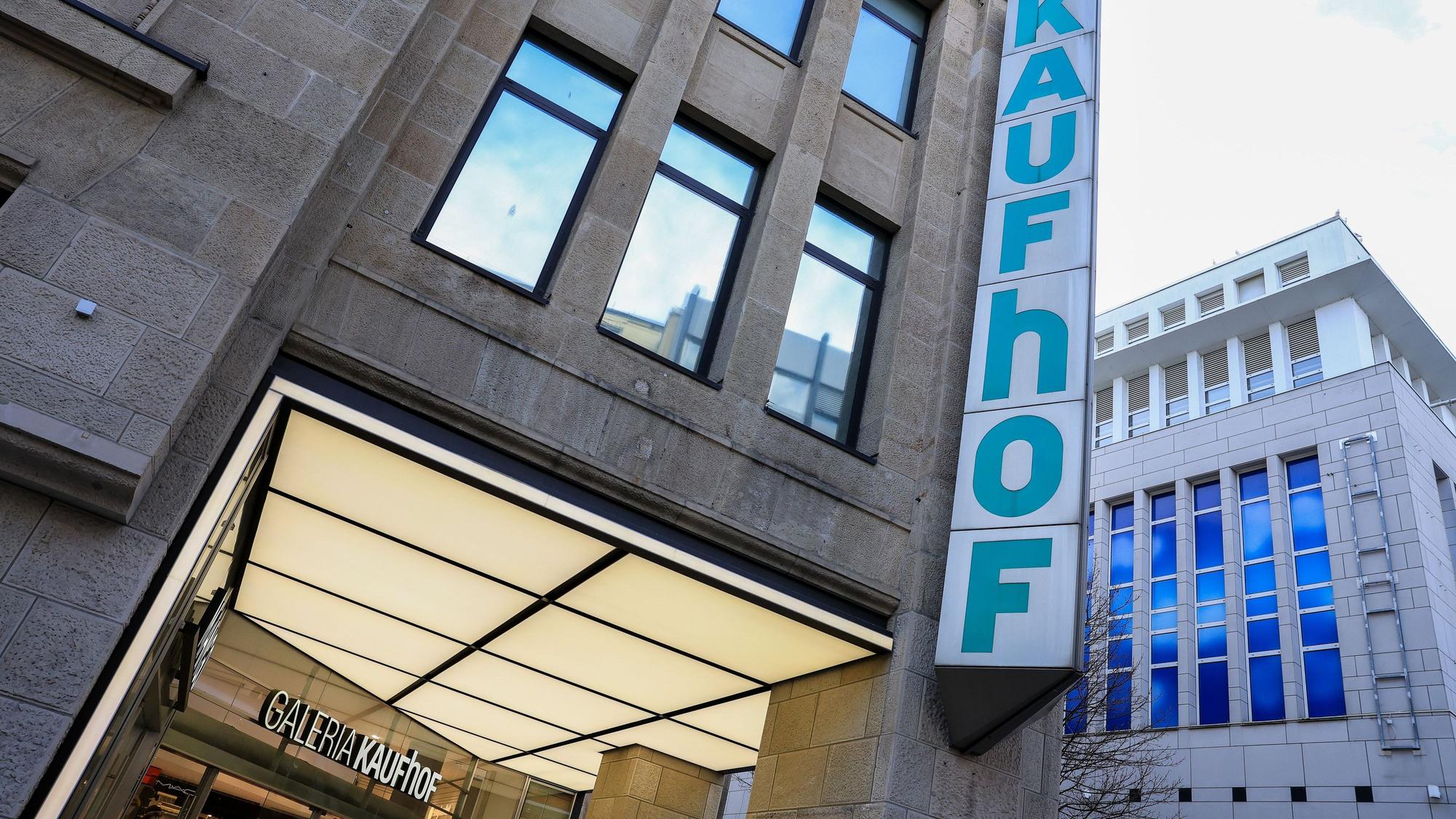 Außenaufnahmen der Warenhäuser von Galeria Köln. Zum dritten Mal geht Galeria Karstadt Kaufhof in die Insolvenz.
Im Bild die Kaufhoffiliale auf der Schildergasse.
