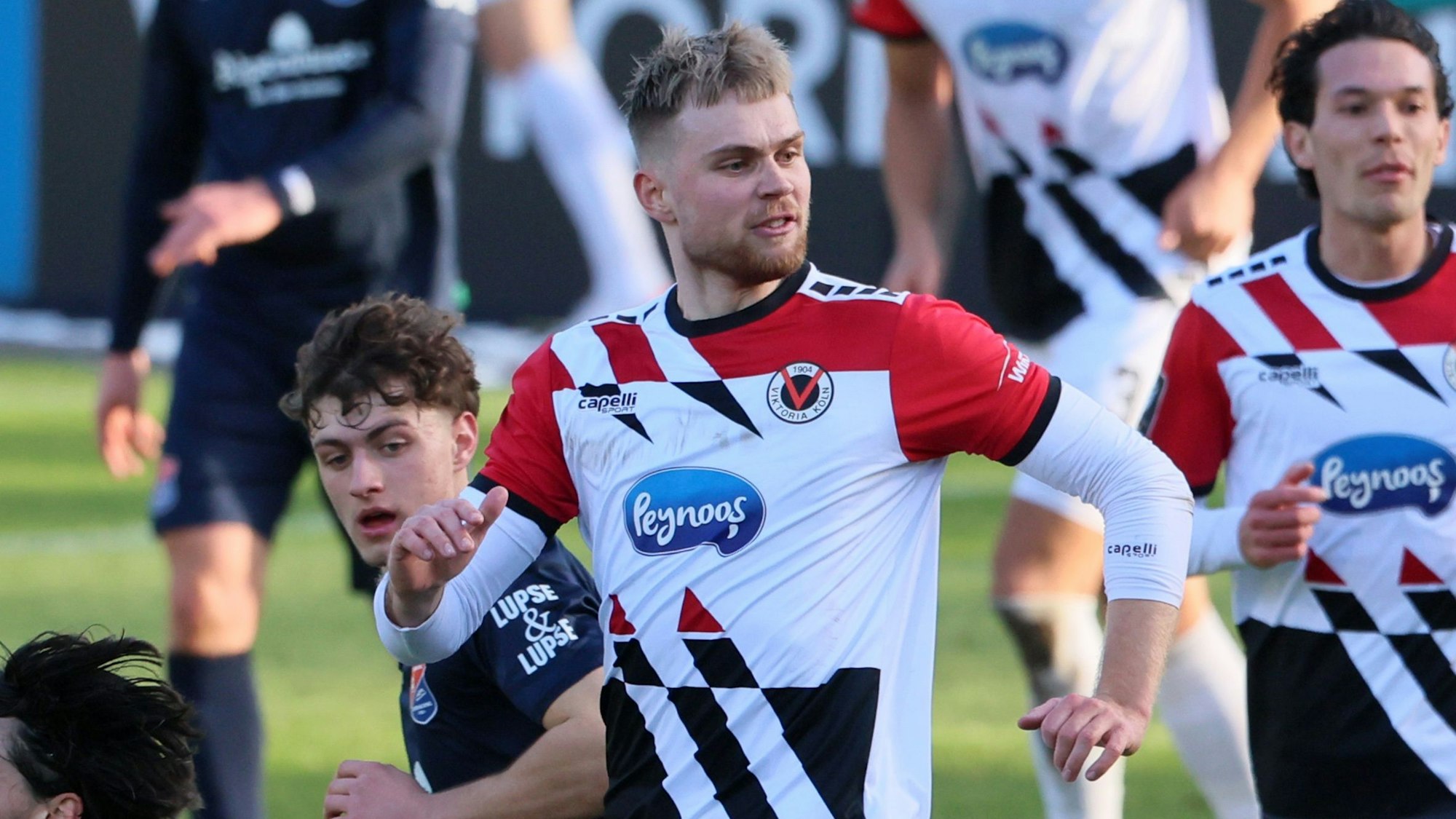 FC Viktoria Köln vs. SpVgg Unterhaching, 3. Liga, Mitte: Lars Dietz (Viktoria), 27.01.2024, Bild: Herbert Bucco