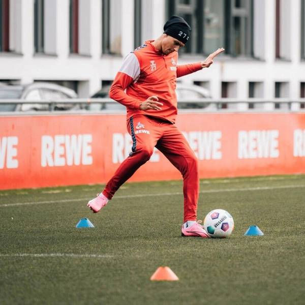 FC-Stürmer Davie Selke hat nach seiner Fußverletzung am Donnerstag erstmals wieder auf dem Platz am Geißbockheim trainiert.