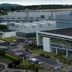 Das Bild ist eine Visualisierung und zeigt ein Datacenter von Microsoft.