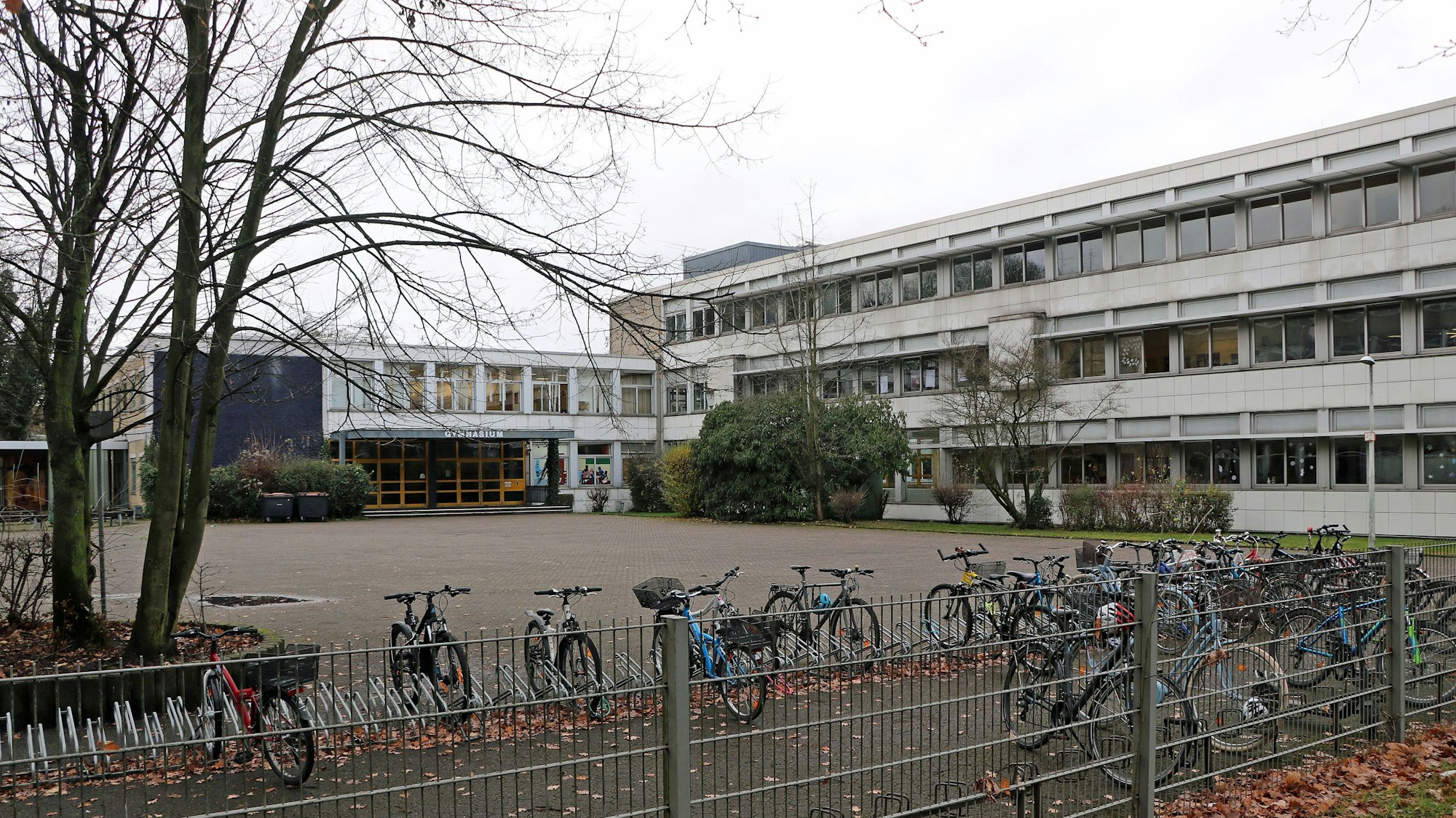 Das Gymnasium Frechen in der Außenansicht