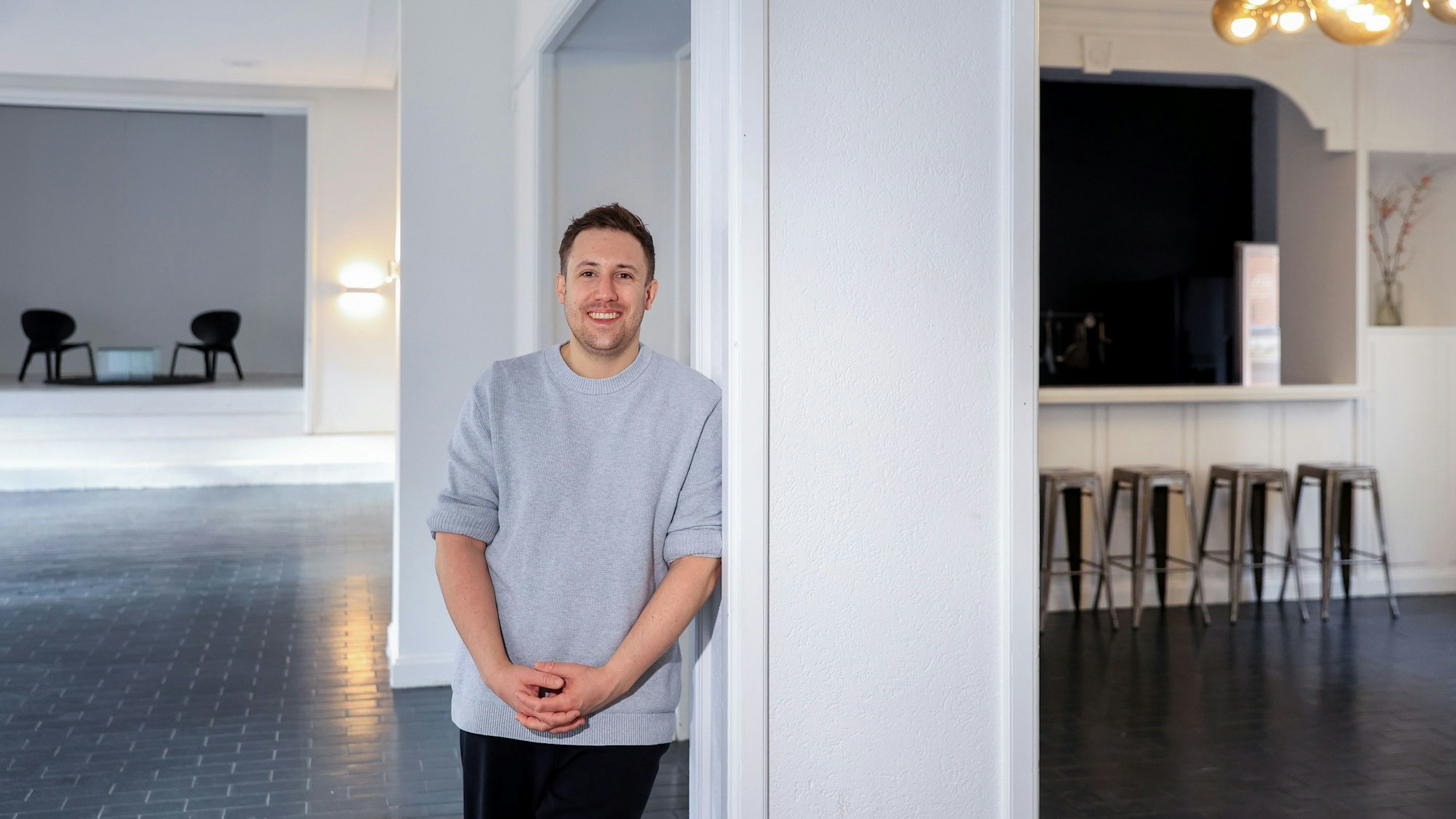 Nicolas Gottschalk hat in einem ehemaligen Pfarrsaal einen Raum für Events und kulturelle Veranstaltungen geschaffen.
Foto: Michael Bause