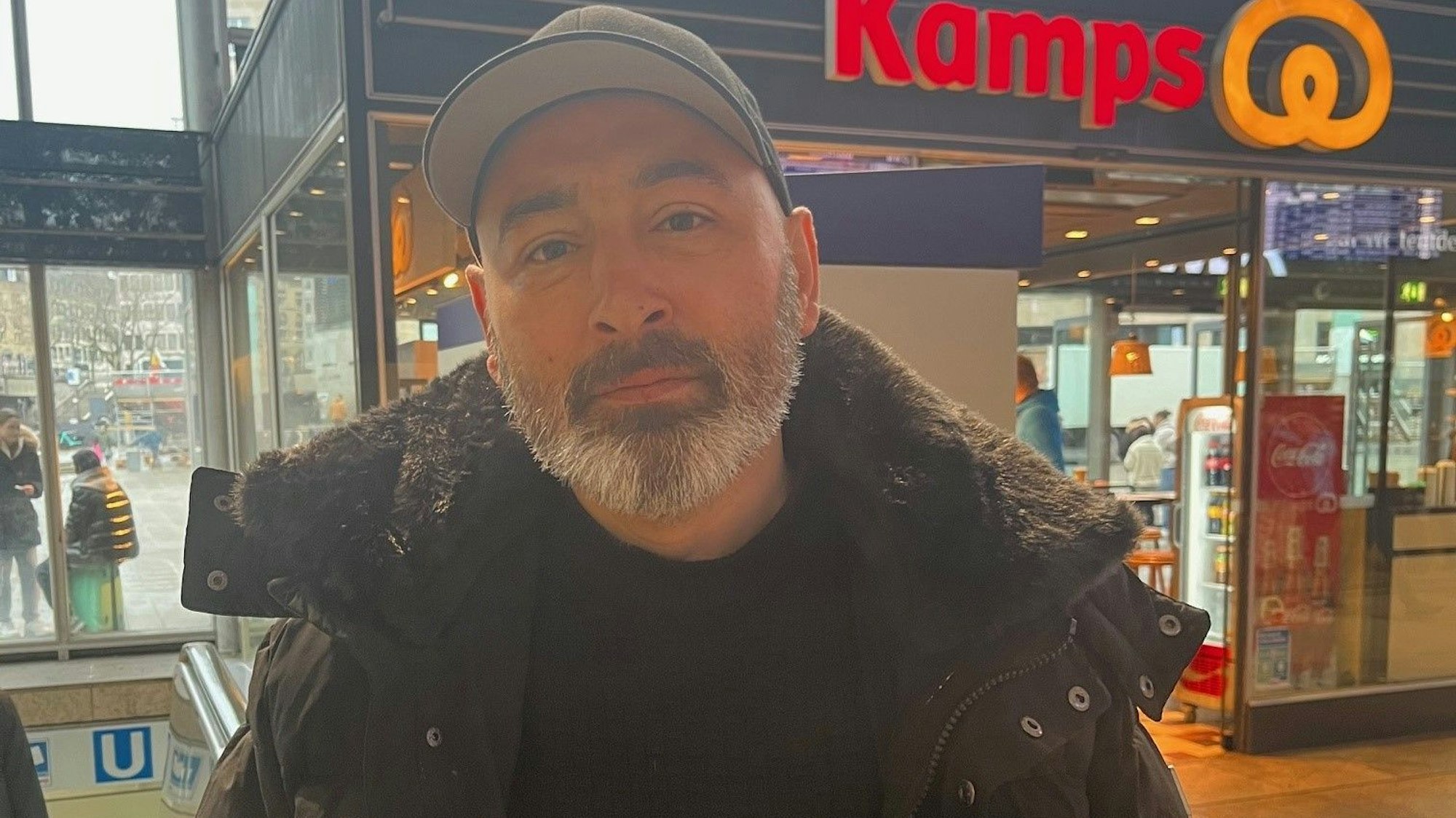 Fatih Yorganci am Hauptbahnhof.