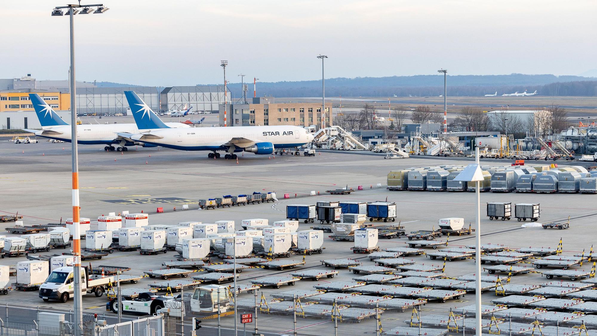 Vorfeld des Flughafens Köln/Bonn, das nach der Planfeststellung wieder als Parkposition genutzt werden darf.