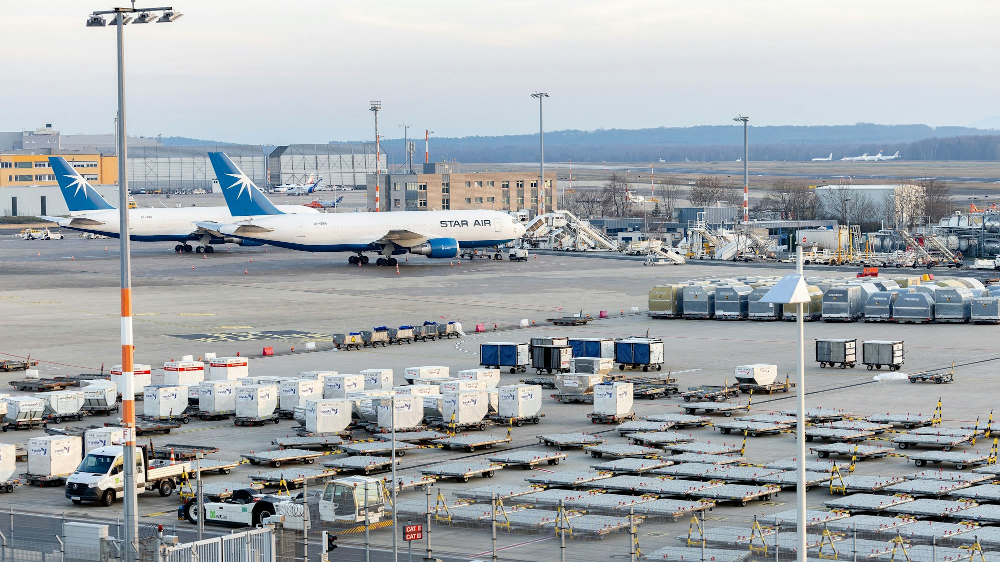 Vorfeld des Flughafens Köln/Bonn, das nach der Planfeststellung wieder als Parkposition genutzt werden darf.