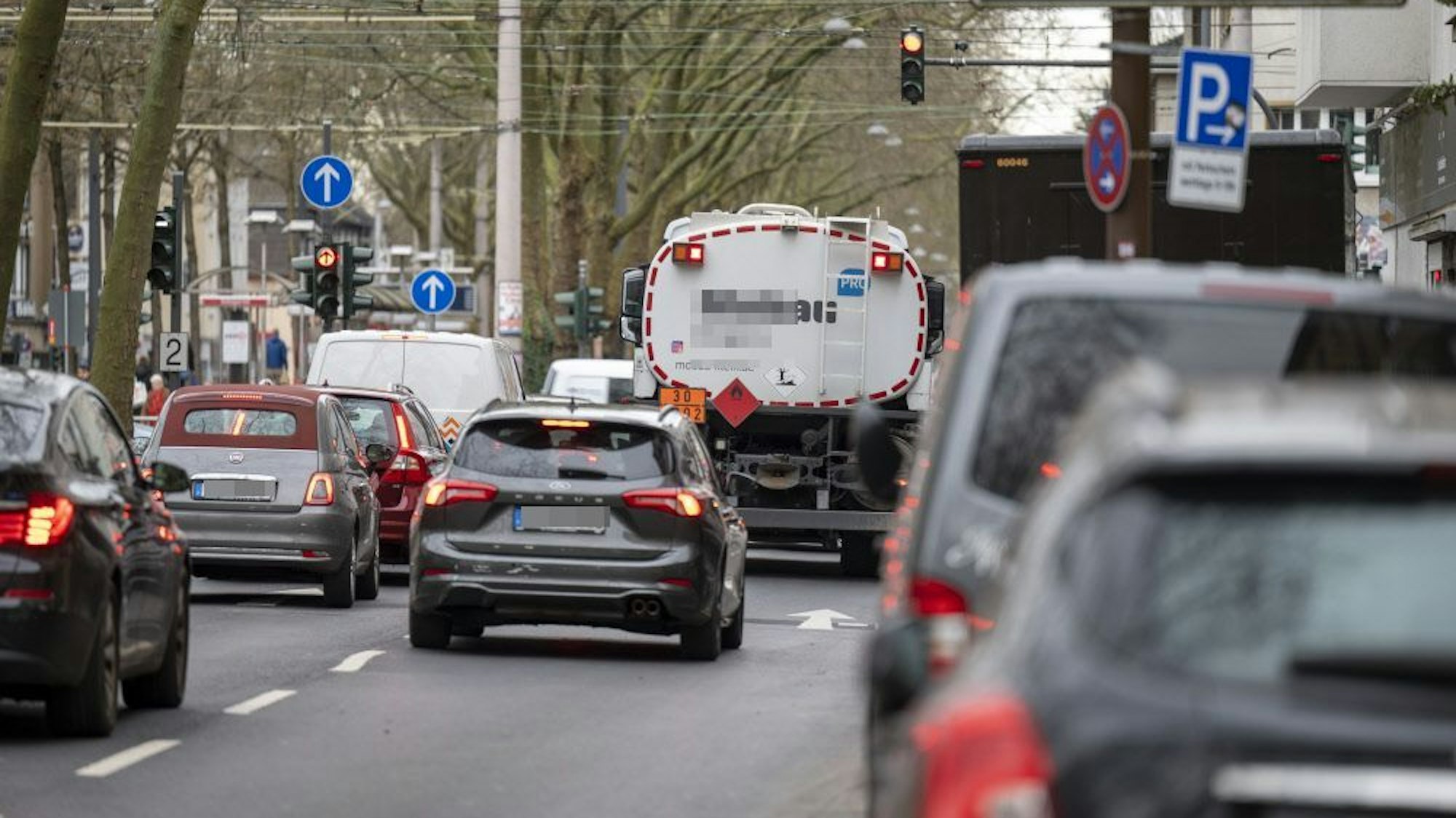 Eine vielbefahrene Straße.