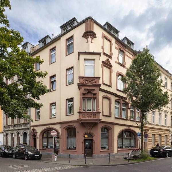 Das Foto zeigt die Fassade eines Hauses in Köln-Porz.