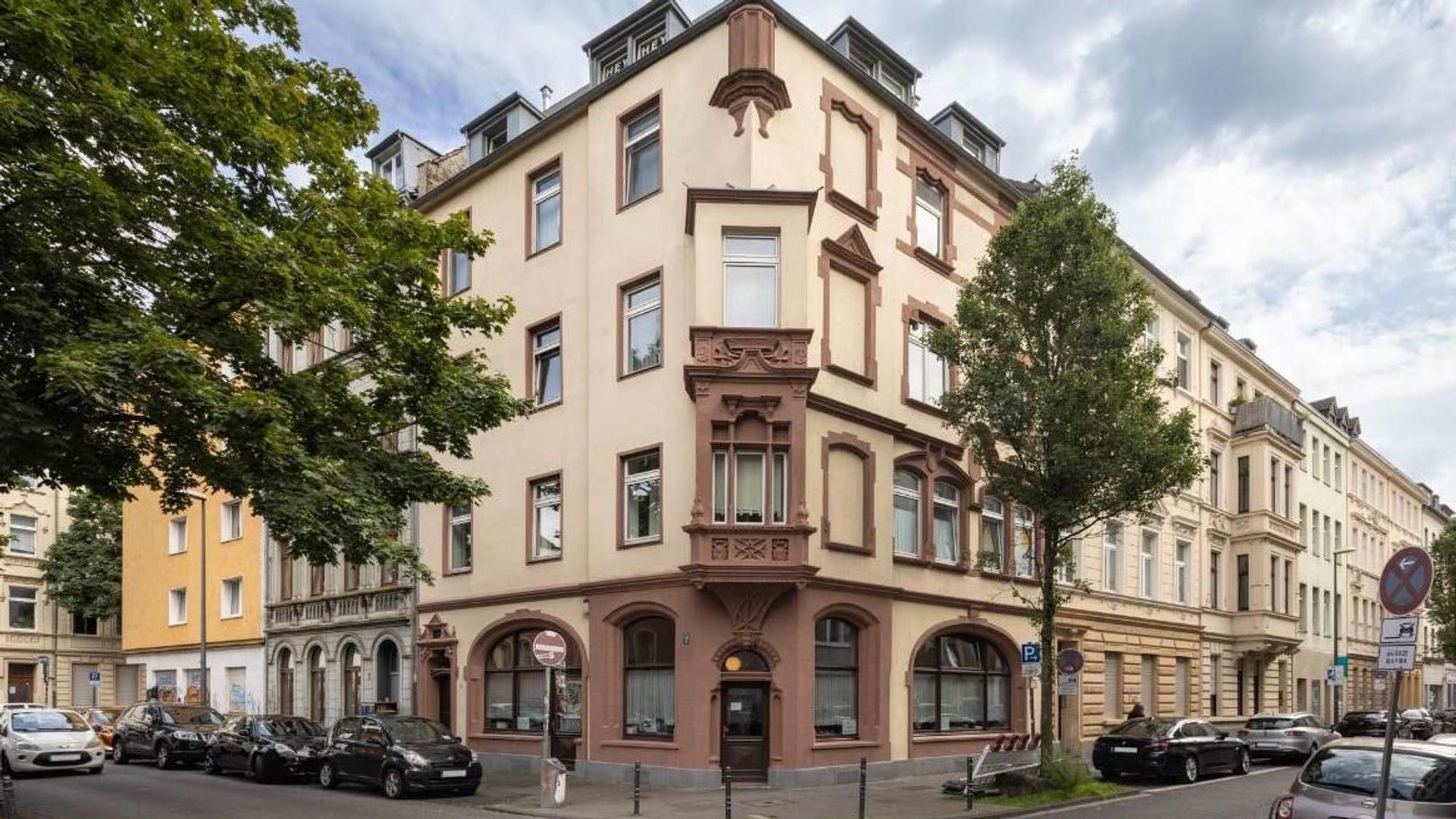 Das Foto zeigt die Fassade eines Hauses in Köln-Porz.