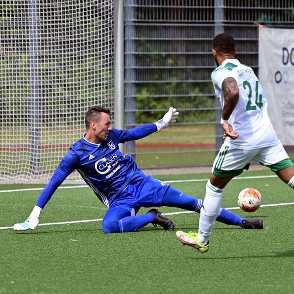 29.05.2022, Fussball-Schlebusch-Merten Tor zum 3:0 für Merten durch Jeremy Julian TW: Justin Stauner (Schlebusch) ist machtlos Foto: Uli Herhaus