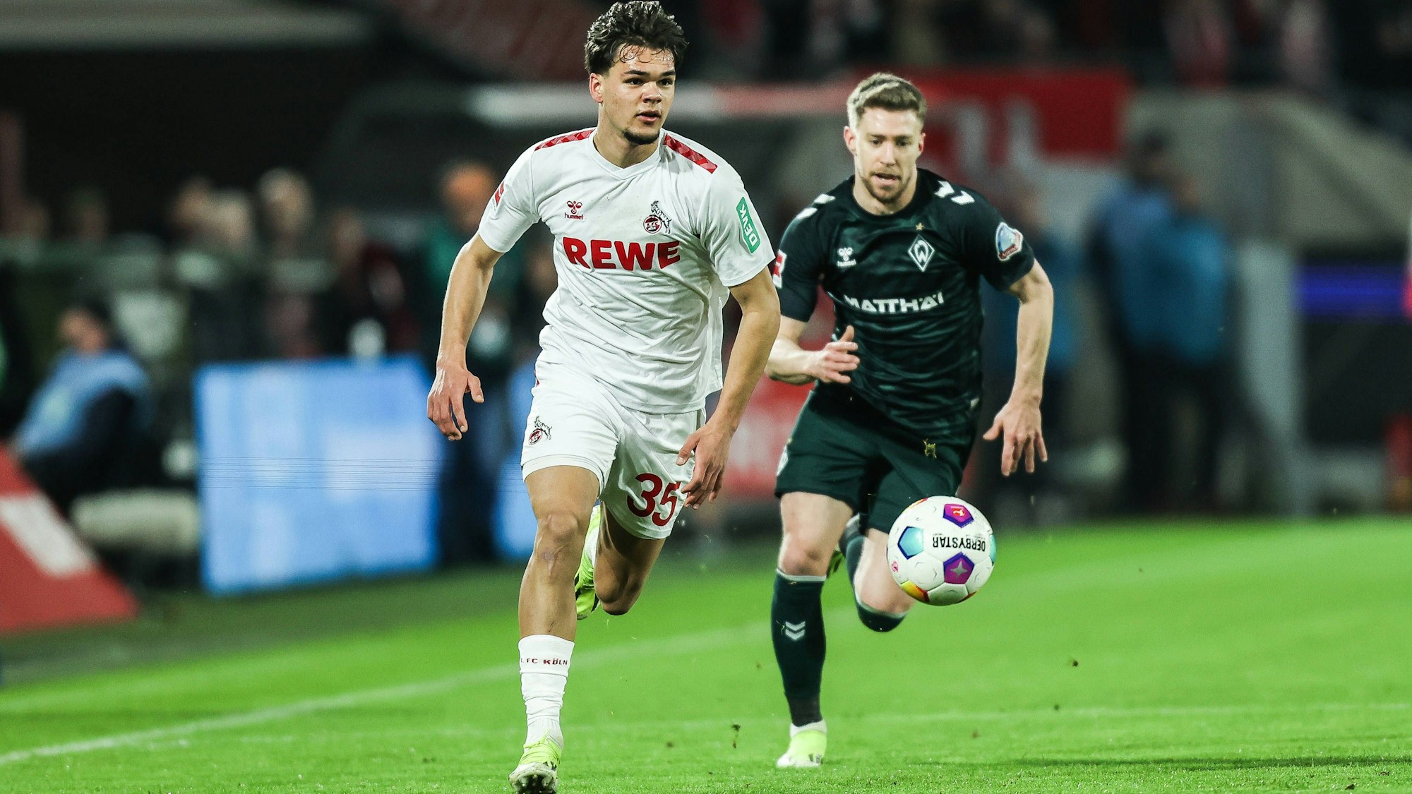 Finkgräfe ist vor Weiser am Ball