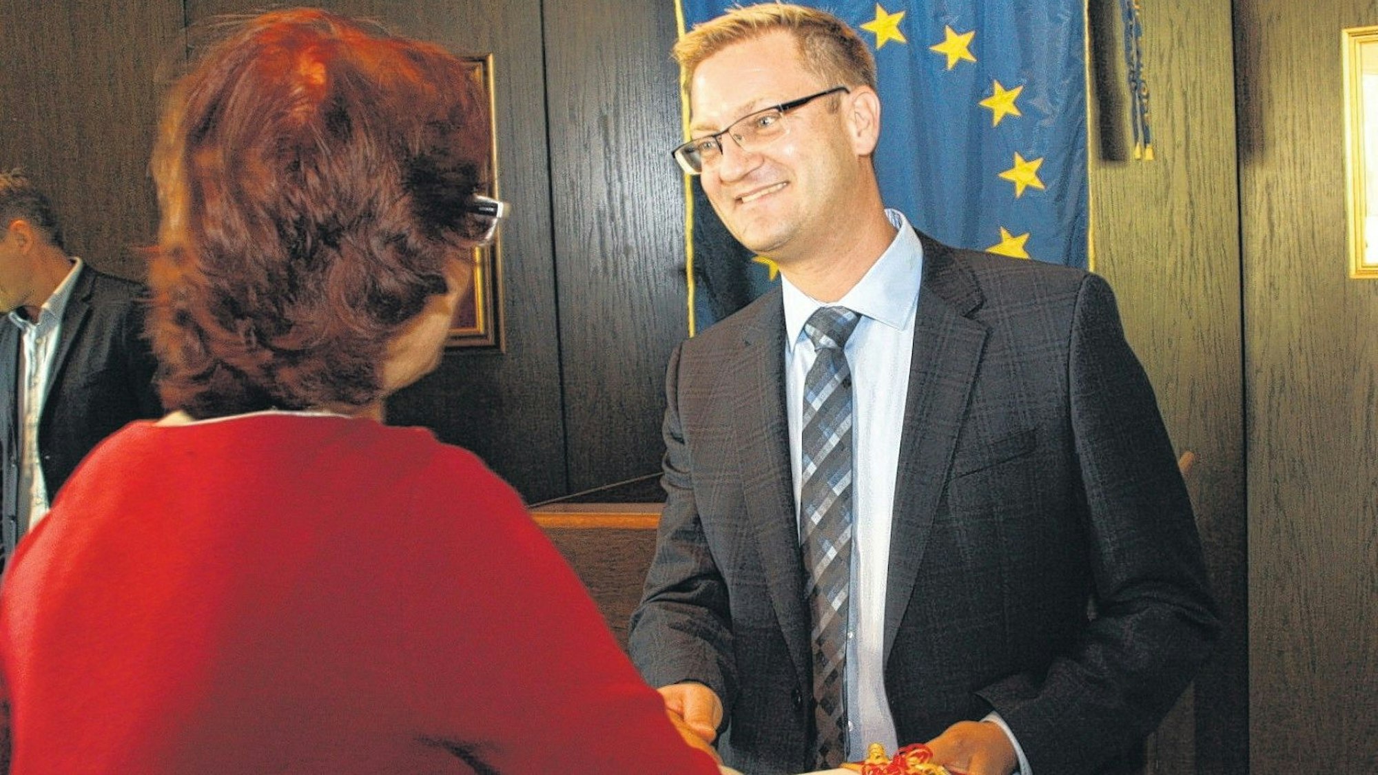 Auf dem Bild ist Robert Lehmann nach seiner Wahl zu sehen.