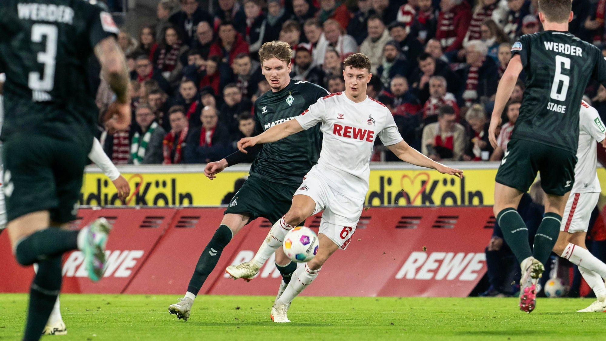 Martel gewinnt Zweikampf gegen Woltemade