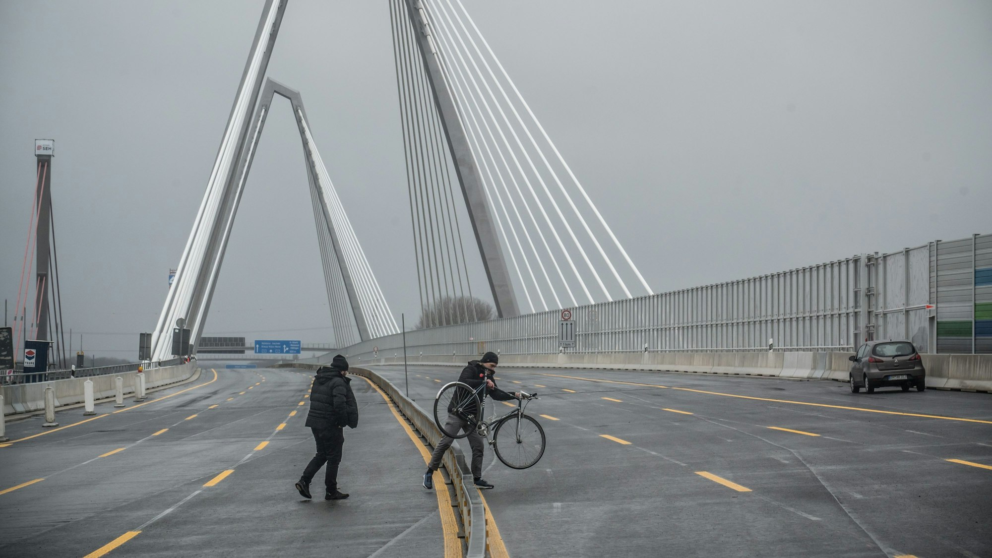 Am Nachmittag des 4. Februar wurde die Leverkusener Autobahnbrücke freigegeben. Foto: Ralf Krieger