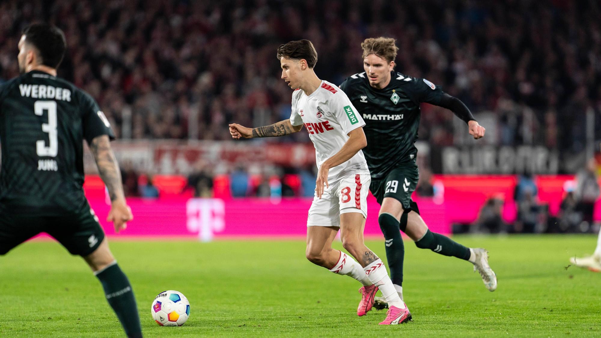 Huseinbasic vor Woltemade am Ball