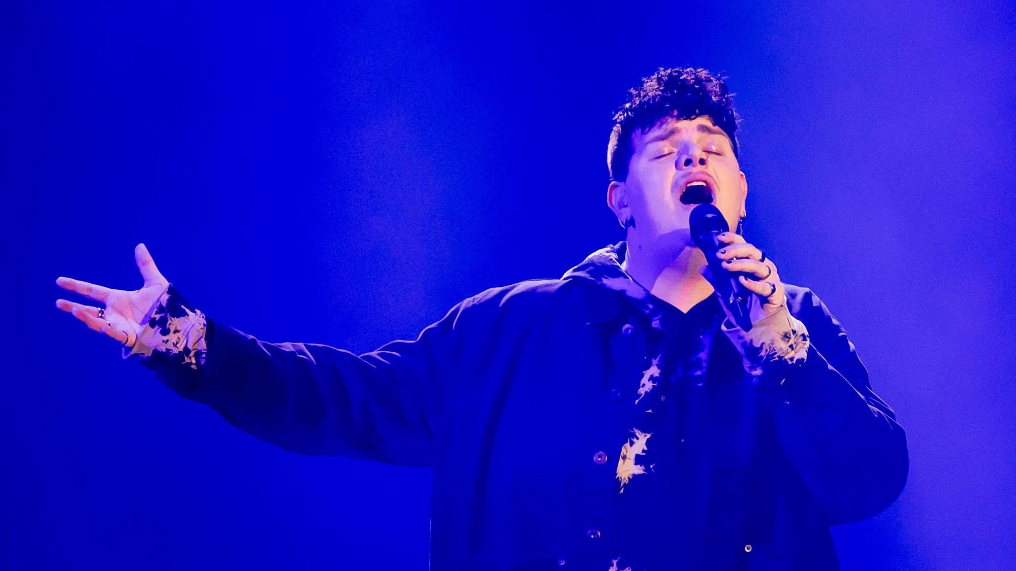 Isaak performt seinen Song „Always On The Run“ beim deutschen ESC-Vorentscheid.