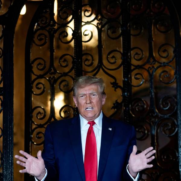 Donald Trump schimpft in seinem Anwesen Mar-a-Lago in Palm Beach, Florida, gegen das New Yorker Urteil.