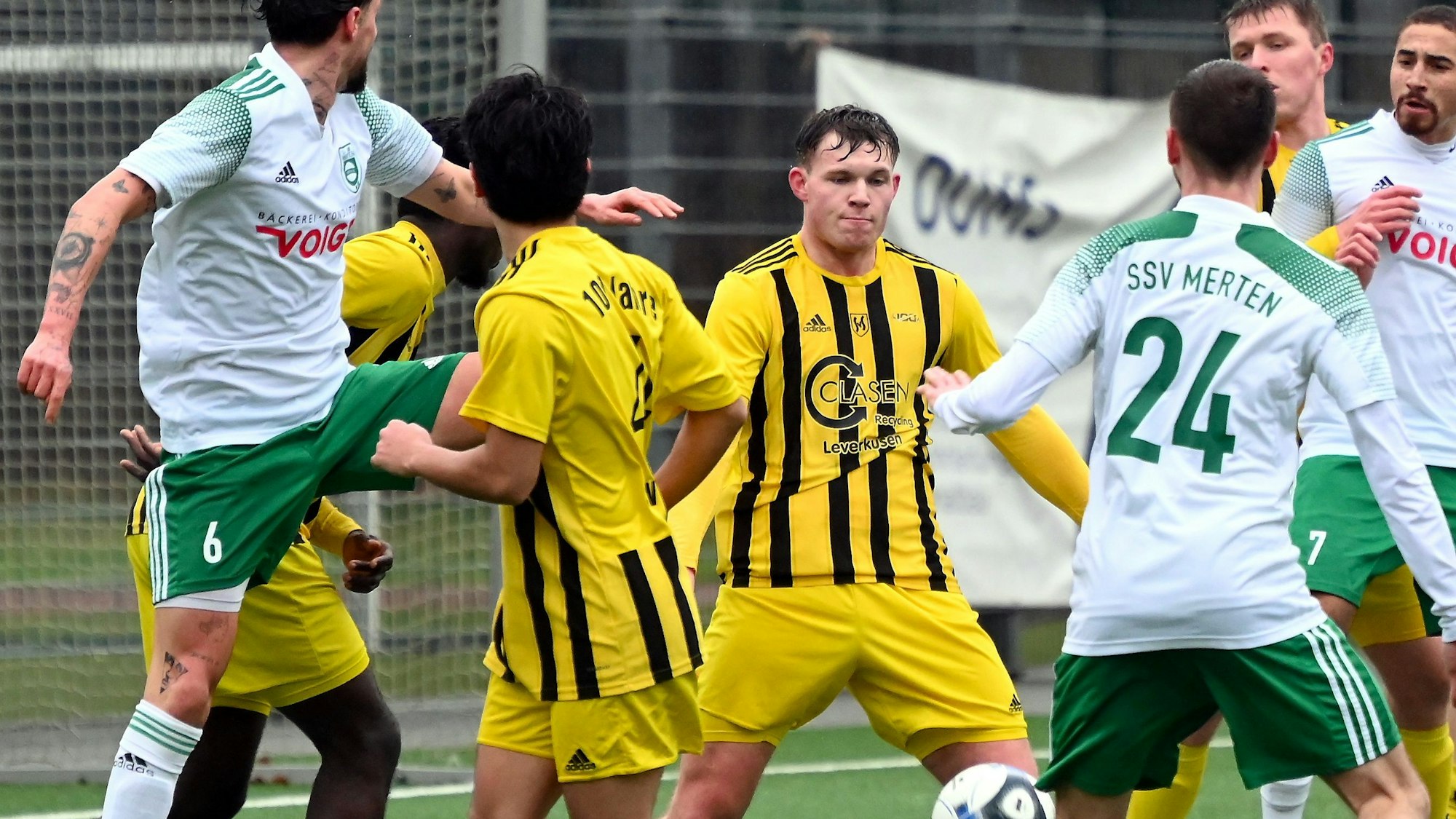 18.02.2024, Fussball-Schlebusch-Merten
mitte: Niklas Engelke (Schlebusch)
Foto: Uli Herhaus