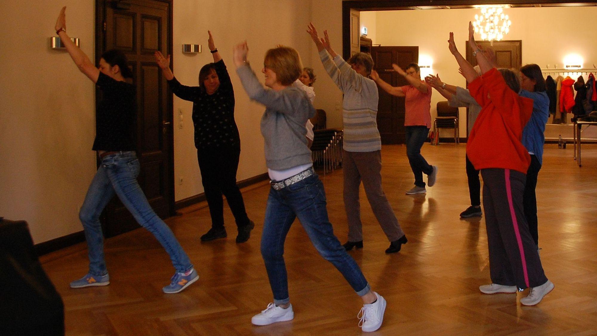 Frauen tanzen
