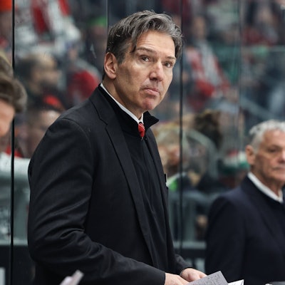 Haie-Trainer Uwe Krupp im Dezember 2023.