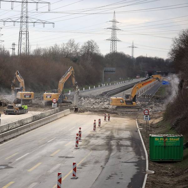 Die Brücke an der Rather Straße in Gremberghoven wurde am Wochenende abgerissen.