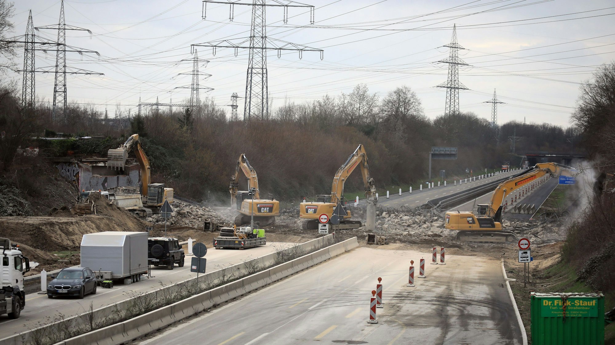Die Brücke an der Rather Straße in Gremberghoven wurde am Wochenende abgerissen.