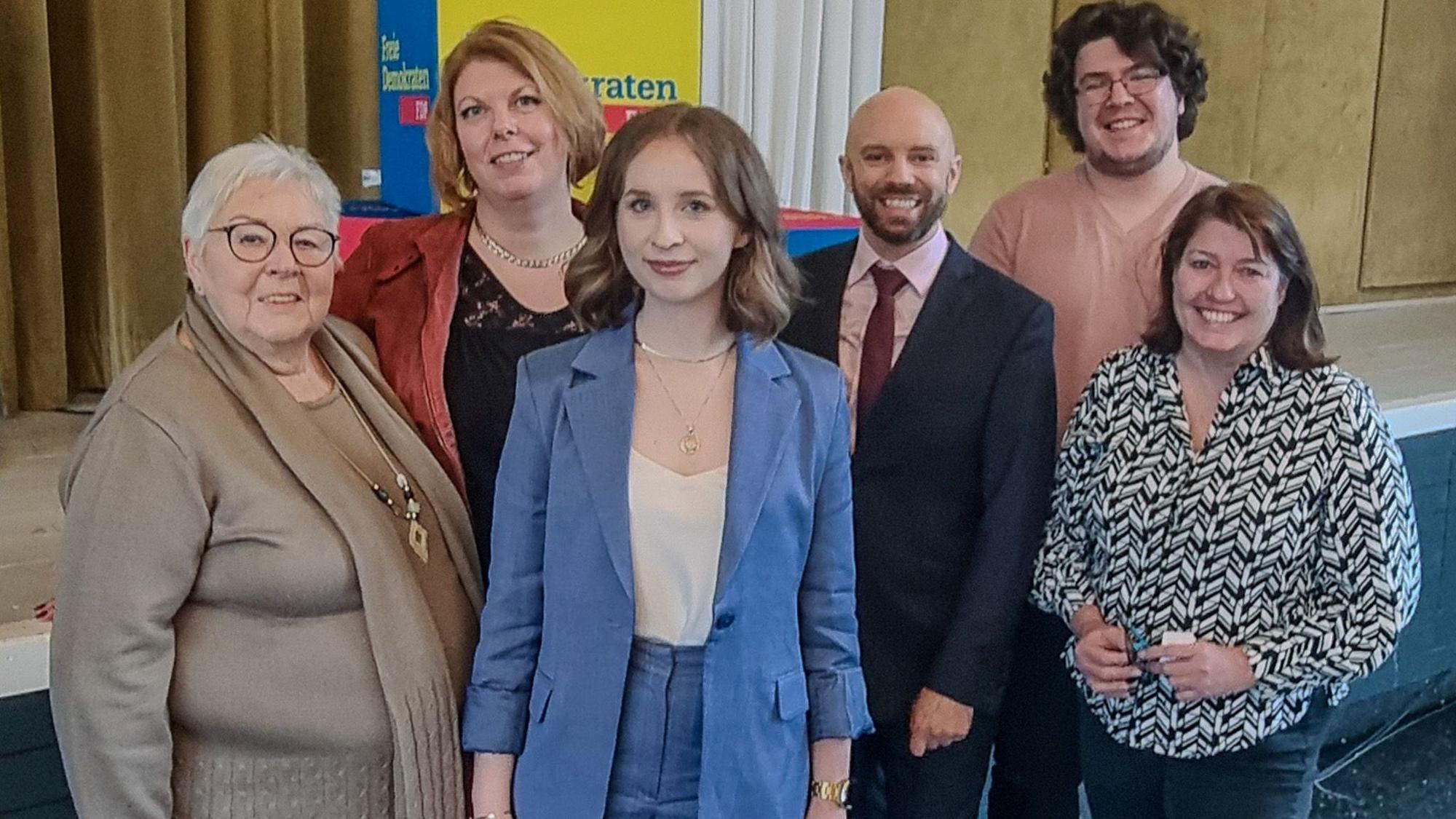 Auf dem Foto ist der neue FDP-Vorstand zu sehen.