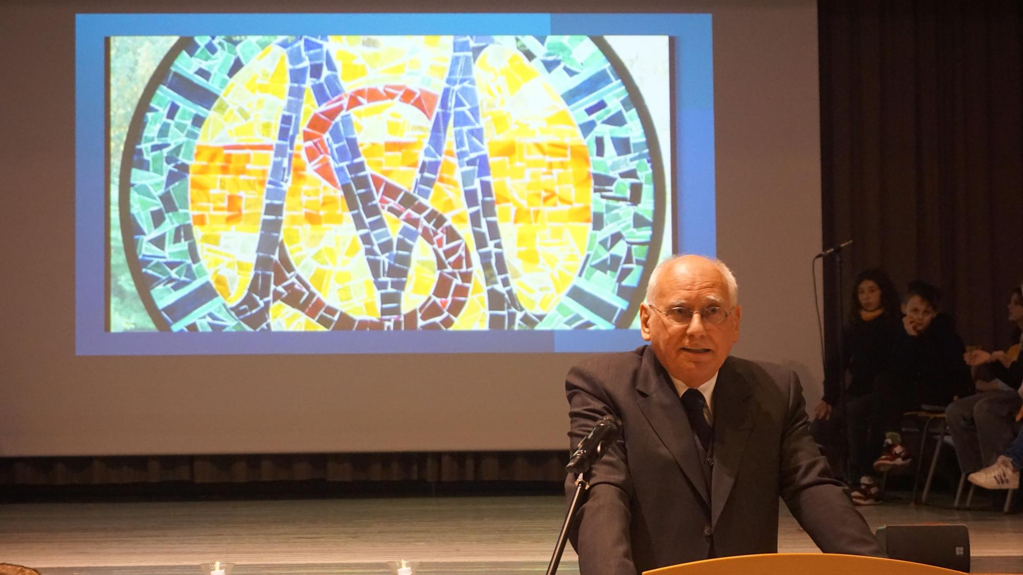 Nach zwölf Jahren als Schulleiter an der Realschule Mater Salvatoris verabschiedet sich Dr. Herbert Kolewa.