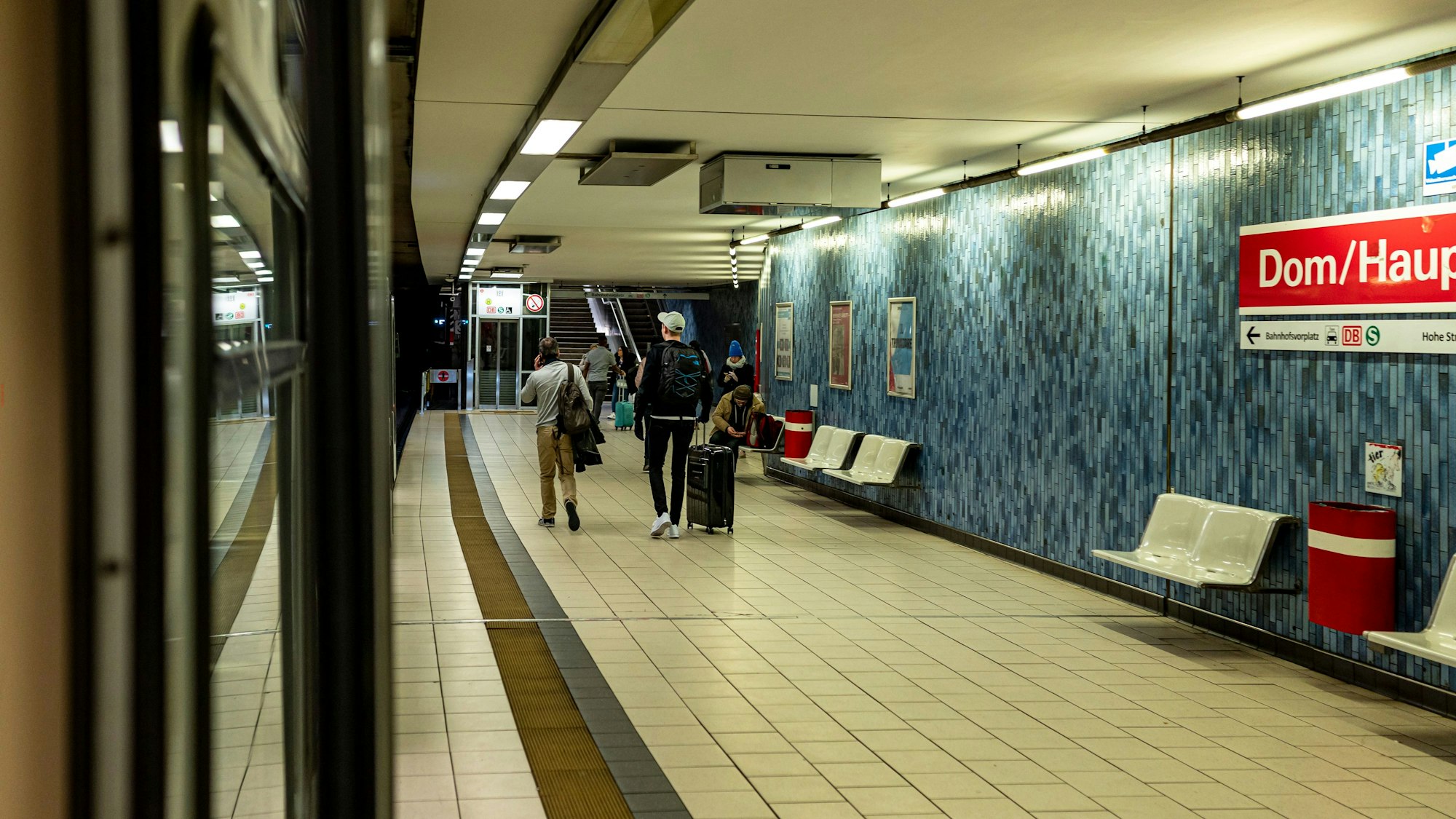 Der Bahnsteig der KVB-Haltestelle „Dom/Hauptbahnhof“ in Köln.
