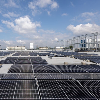 Neubau Confex. Montage der PV-Anlage, Nachhaltigkeit, Sustainability, CSR, Photovoltaik,Confex, Confexdach