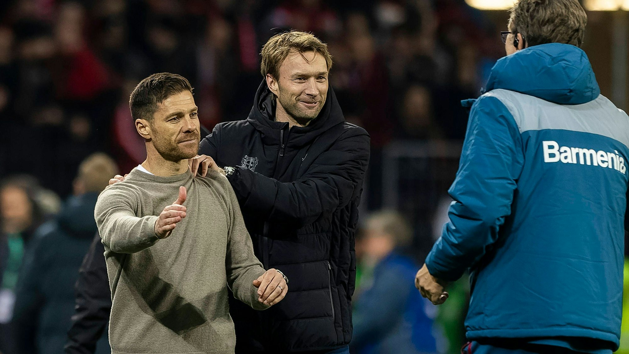 Simon Rolfes und Xabi Alonso (l.)