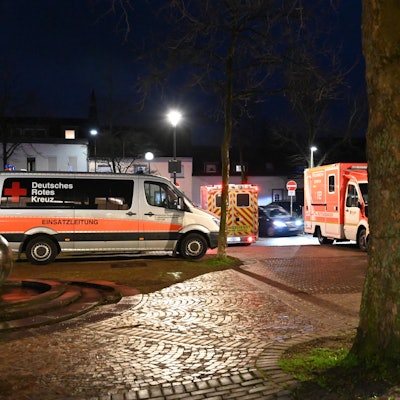 Im Baugebiet nahe der Karlheinz-Stockhausen-Straße waren vorsorglich Rettungswagen vorgefahren, doch der Weltkriegsblindgänger konnte entschärft werden.