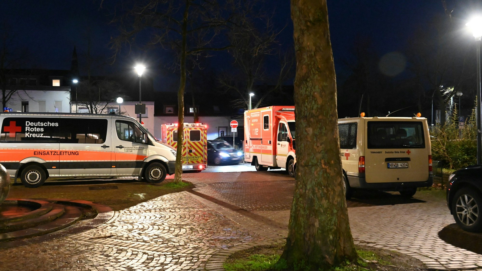Im Baugebiet nahe der Karlheinz-Stockhausen-Straße waren vorsorglich Rettungswagen vorgefahren, doch der Weltkriegsblindgänger konnte entschärft werden.