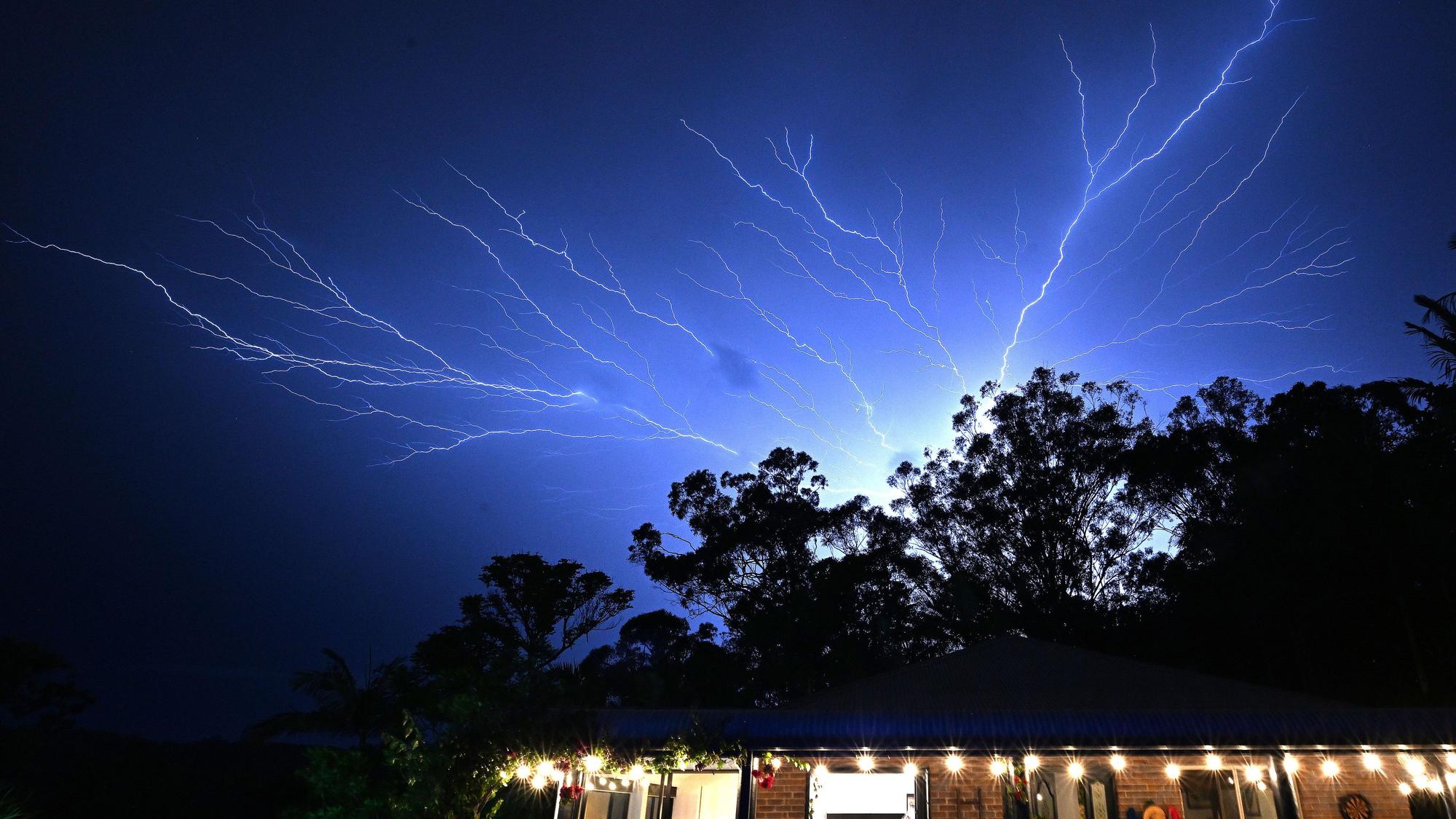 Gewitter in an der australischen Gold Coast. In Sydney sind vier Menschen durch einen Blitz verletzt worden.
