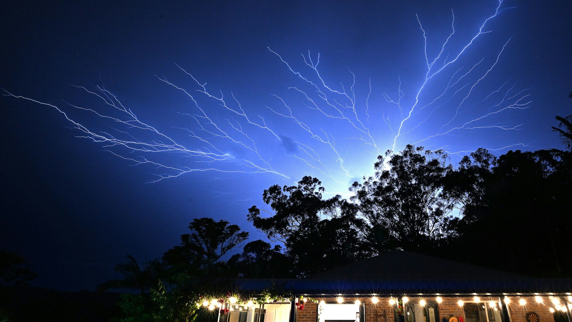 Gewitter in an der australischen Gold Coast. In Sydney sind vier Menschen durch einen Blitz verletzt worden.